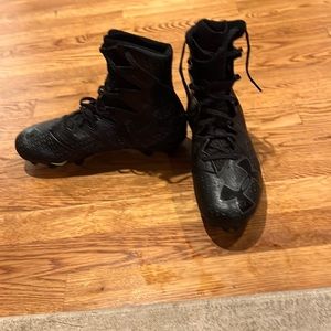 Under Armour Highlight LE MCS football cleats